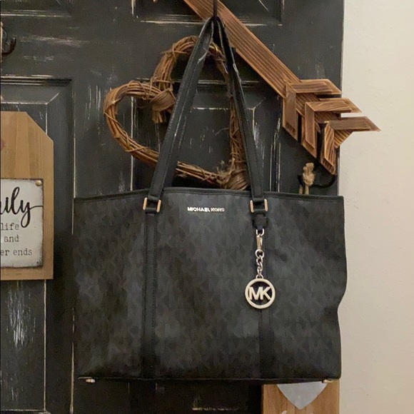 Michael Kors Handbags - Michael kors purse black leather Michael Kors Handbags - Michael kors purse black leather